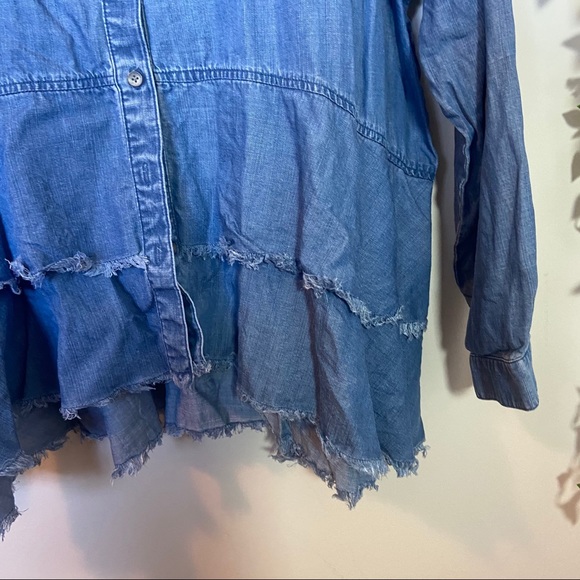 Cloth & Stone | Chambray Ruffled Top D254 - Picture 4 of 13